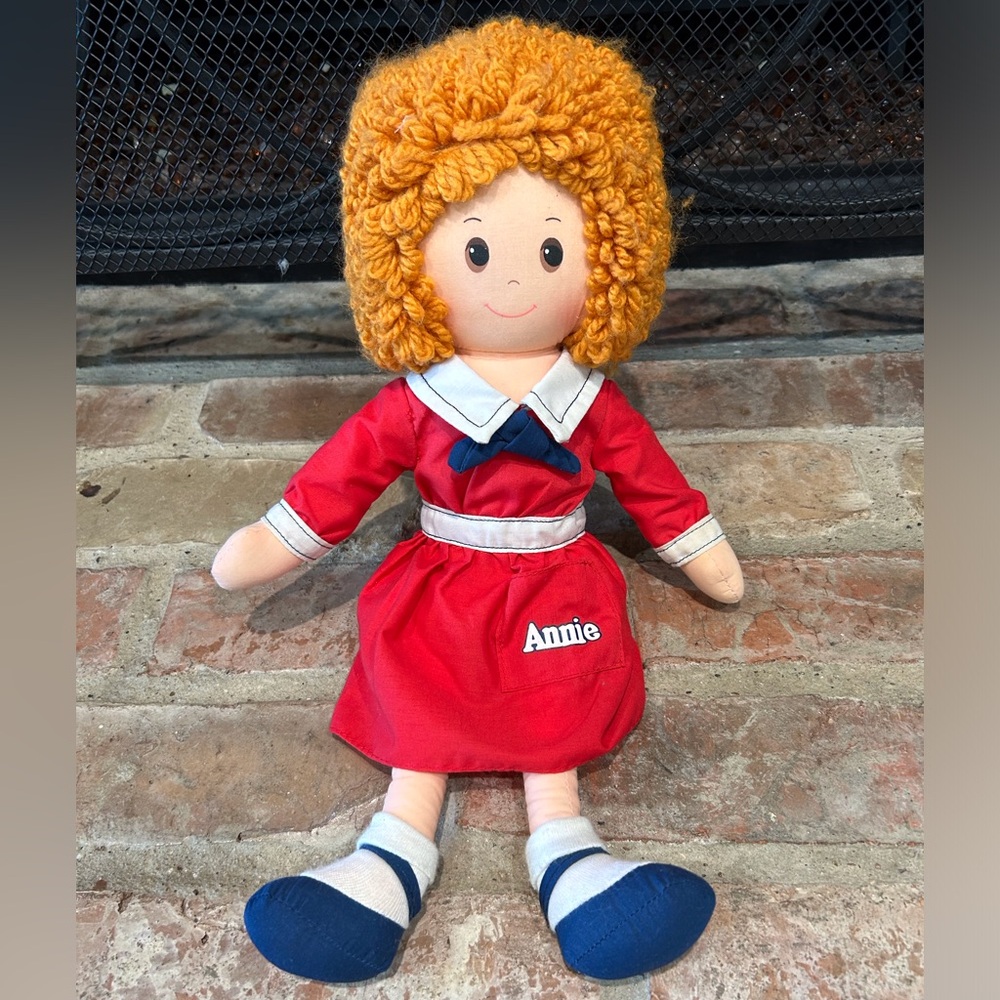 Vintage 1982 Knickerbocker Annie Plush Doll